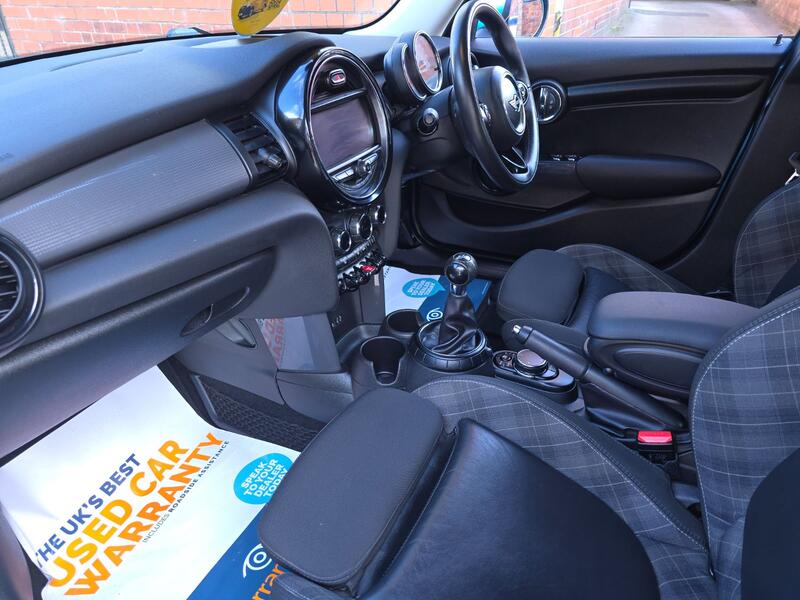 MINI HATCH
