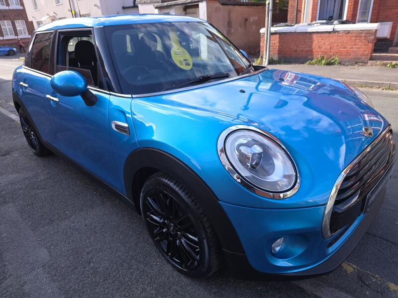 MINI HATCH