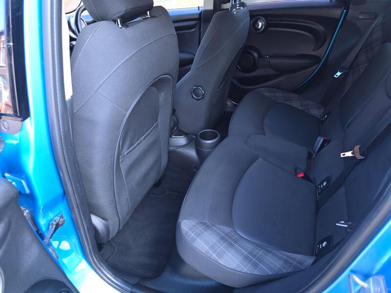MINI HATCH