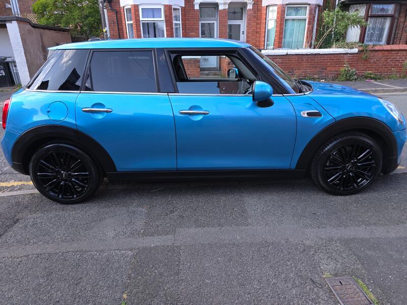 MINI HATCH